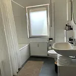 Spacious 65sqm Private Flat, New And Fully Equipped Kitchen With Dining Room, Direct Bus To Messe