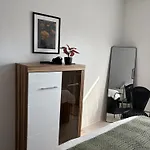 Spacious 65sqm Private Flat, New And Fully Equipped Kitchen With Dining Room, Direct Bus To Messe Apartament