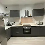 Apartament Spacious 65sqm Private Flat, New And Fully Equipped Kitchen With Dining Room, Direct Bus To Messe
