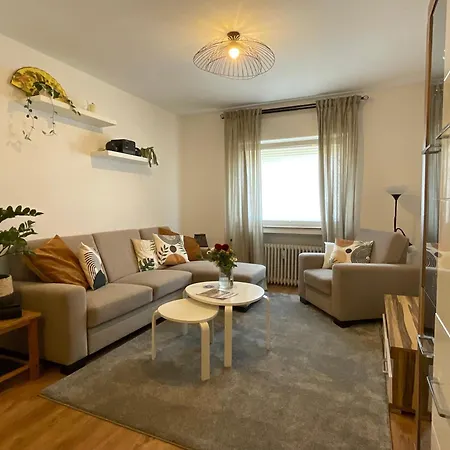 Spacious 65sqm Private Flat, New And Fully Equipped Kitchen With Dining Room, Direct Bus To Messe Daire *