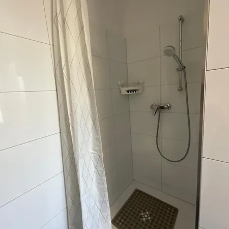 Apartment Spacious 65sqm Private Flat, New And Fully Equipped Kitchen With Dining Room, Direct Bus To Messe