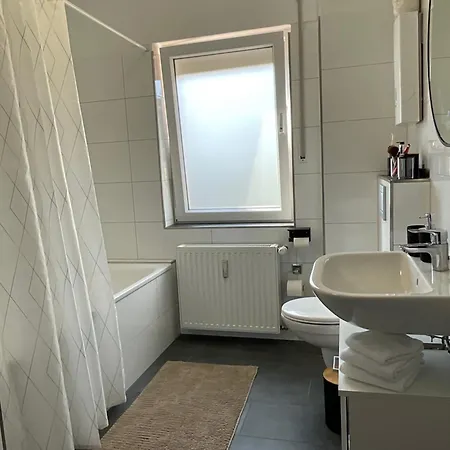 Spacious 65sqm Private Flat, New And Fully Equipped Kitchen With Dining Room, Direct Bus To Messe