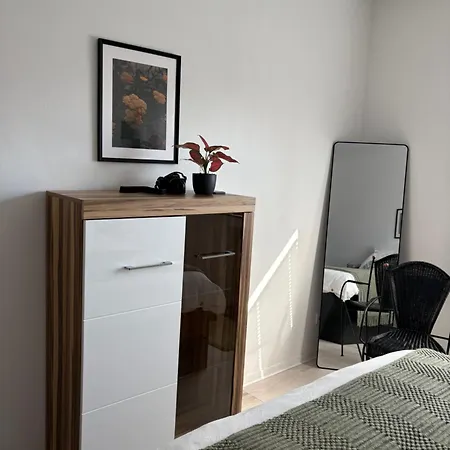 Spacious 65sqm Private Flat, New And Fully Equipped Kitchen With Dining Room, Direct Bus To Messe Apartament