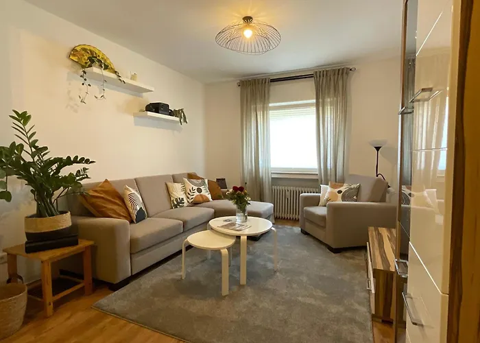 Spacious 65sqm Private Flat, New And Fully Equipped Kitchen With Dining Room, Direct Bus To Messe Appartement *