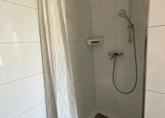 Appartement Spacious 65sqm Private Flat, New And Fully Equipped Kitchen With Dining Room, Direct Bus To Messe